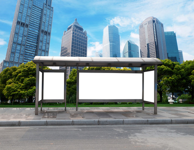 公交车站台广告牌